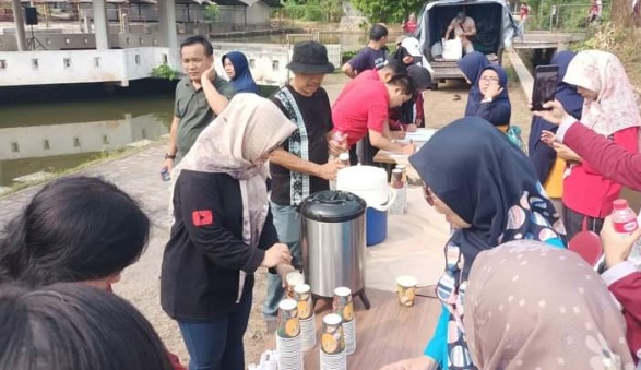 Ratusan ASN di Kabupaten Semarang minum susu untuk serap susu lokal Ratusan ASN di Kabupaten Semarang minum susu untuk serap susu lokal