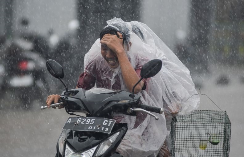 BMKG peringatkan potensi hujan di sebagian besar kota di Indonesia