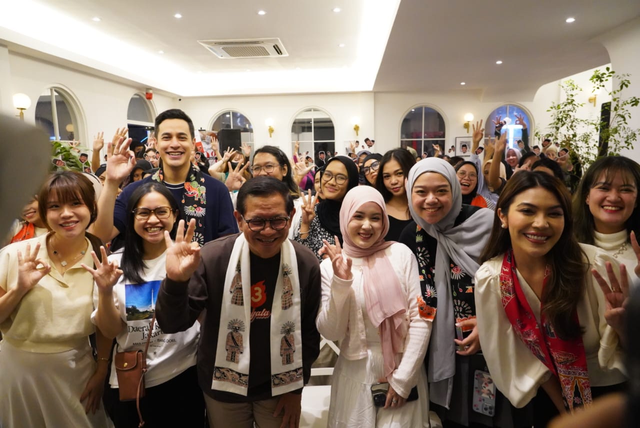 Penggemar K-Pop ke Pramono : Annyeong Haseo Om Pram Penggemar K-Pop ke Pramono : Annyeong Haseo Om Pram