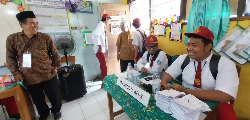 TPS 28 Bekasi: Nostalgia sekolah di momentum Pilkada 2024  TPS 28 Bekasi: Nostalgia sekolah di momentum Pilkada 2024 Â