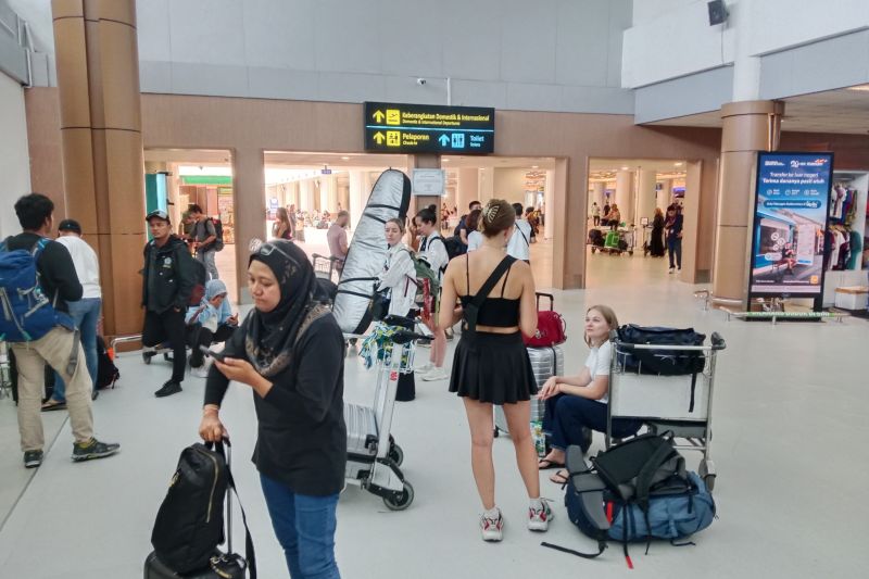 Semua rute penerbangan di Bandara Lombok terdampak letusan Lewotobi Semua rute penerbangan di Bandara Lombok terdampak letusan Lewotobi