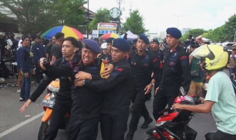 Debat Pilgub Sulsel diwarnai bentrokan antarpendukung