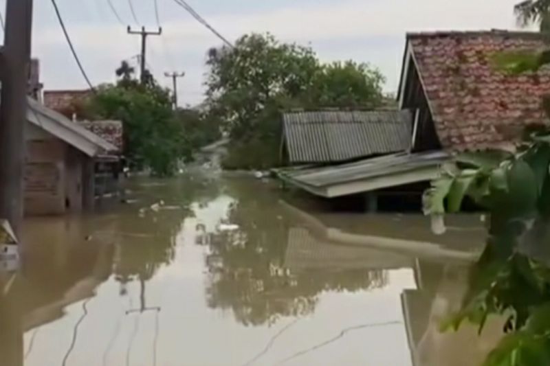 Banjir kembali melanda Desa Karangligar Karawang Banjir kembali melanda Desa Karangligar Karawang