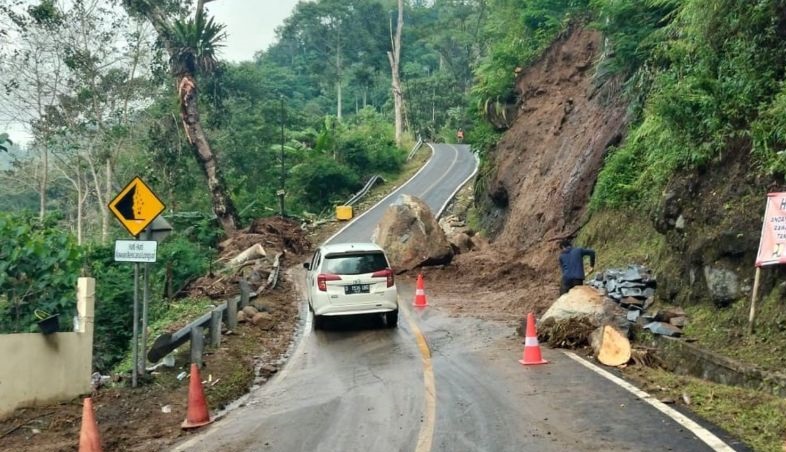 BPBD Cianjur koordinasi tempatkan alat berat di jalur rawan bencana BPBD Cianjur koordinasi tempatkan alat berat di jalur rawan bencana