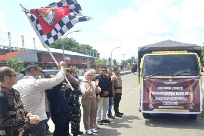 KPU Kapuas distribusikan logistik pilkada untuk lima kecamatan terjauh