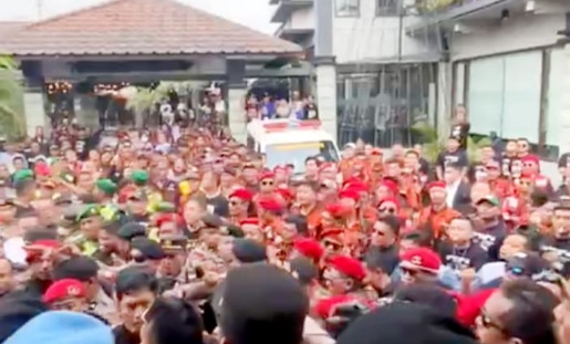 Debat terakhir Pilkada Kudus diwarnai kericuhan Debat terakhir Pilkada Kudus diwarnai kericuhanÂ
