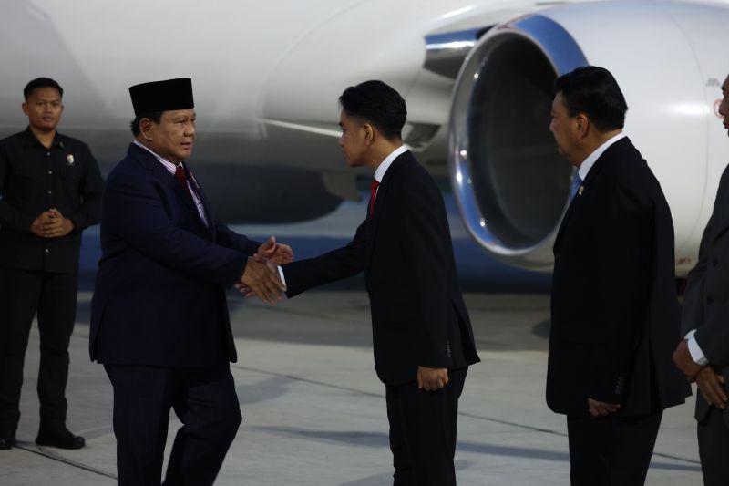 Presiden Prabowo Subianto tiba di Tanah Air usai lawatan kenegaraan Presiden Prabowo Subianto tiba di Tanah Air usai lawatan kenegaraan