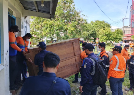 PT KAI Divre I Sumut tertibkan bangunan rumah perusahan DW 3 di Stasiun Siantar PT KAI Divre I Sumut tertibkan bangunan rumah perusahan DW 3 di Stasiun Siantar