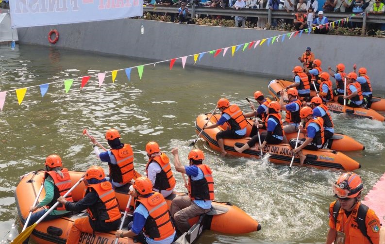 Jakpus gelar lomba dayung antarkecamatan meriahkan Festival Pasar Baru