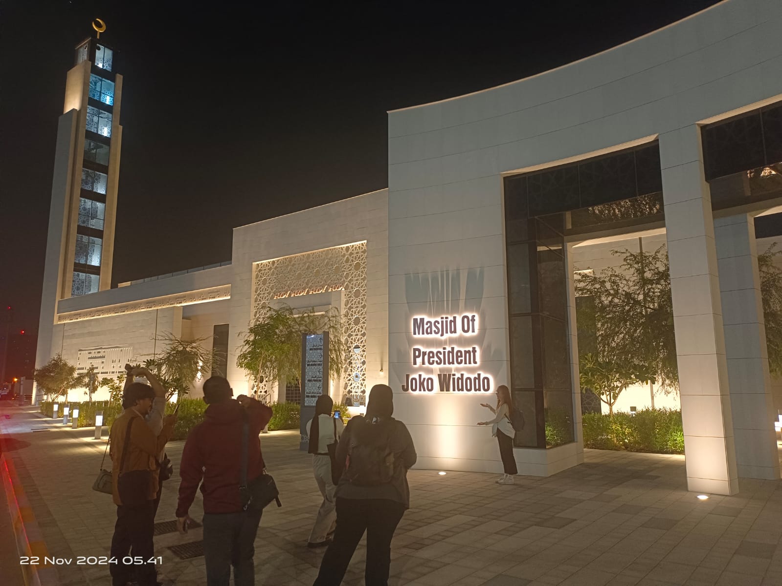 Sholat Subuh di Masjid Presiden Joko Widodo di Abu Dhabi Sholat Subuh di Masjid Presiden Joko Widodo di Abu Dhabi