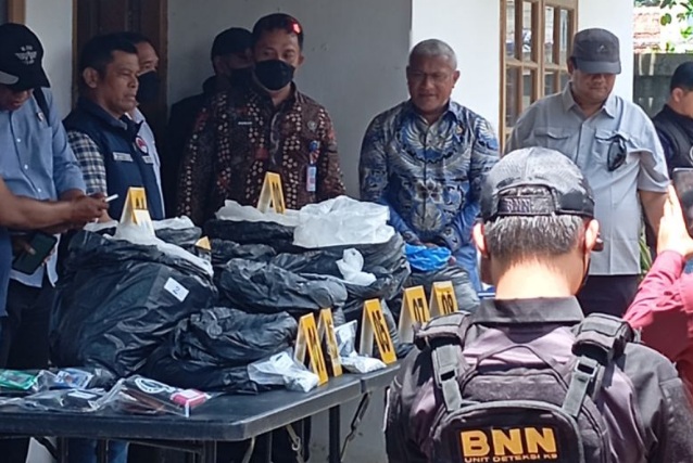 BNN temukan pabrik obat-obatan terlarang di tengah permukiman warga BNN temukan pabrik obat-obatan terlarang di tengah permukiman warga