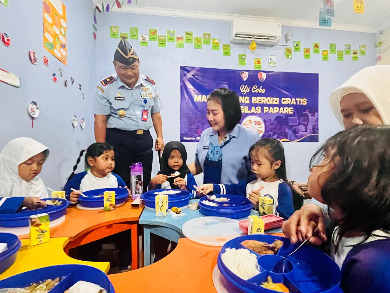 376 anak sekolah TK dan SD Angkasa Lanud Silas Papare dapat makan siang bergizi gratis 376 anak sekolah TK dan SD Angkasa Lanud Silas Papare dapat makan siang bergizi gratis