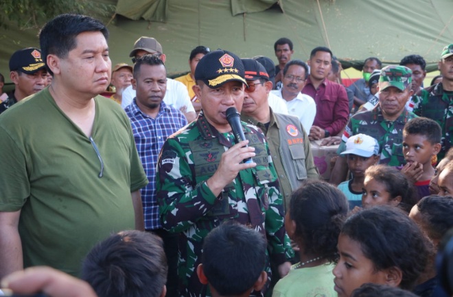 Panglima TNI tinjau lokasi terdampak erupsi Gunung Lewotobi Laki-Laki Panglima TNI tinjau lokasi terdampak erupsi Gunung Lewotobi Laki-Laki