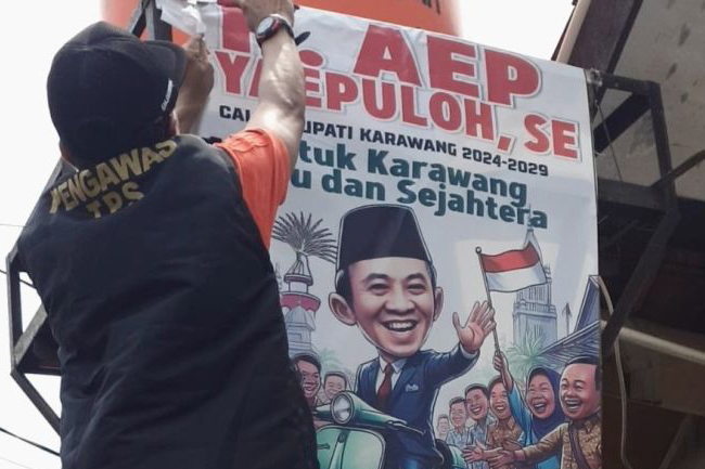Relawan tertibkan APK di masa tenang Relawan tertibkan APK di masa tenang