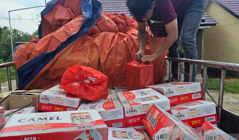 Polres Bengkayang tangkap penyelundup barang ilegal dari Malaysia Polres Bengkayang tangkap penyelundup barang ilegal dari Malaysia