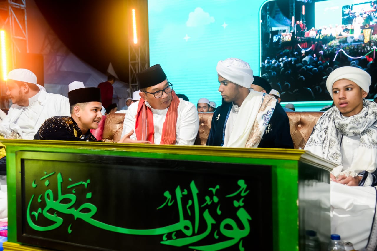 Dapat dukungan majelis Nurul Mustofa, Ridwan Kamil janjikan Makmurkan Majelis Taklim Dapat dukungan majelis Nurul Mustofa, Ridwan Kamil janjikan Makmurkan Majelis Taklim