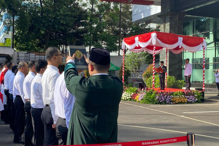 Ketua MK resmi lantik 735 anggota gugus tugas sengketa Pilkada 2024 Ketua MK resmi lantik 735 anggota gugus tugas sengketa Pilkada 2024