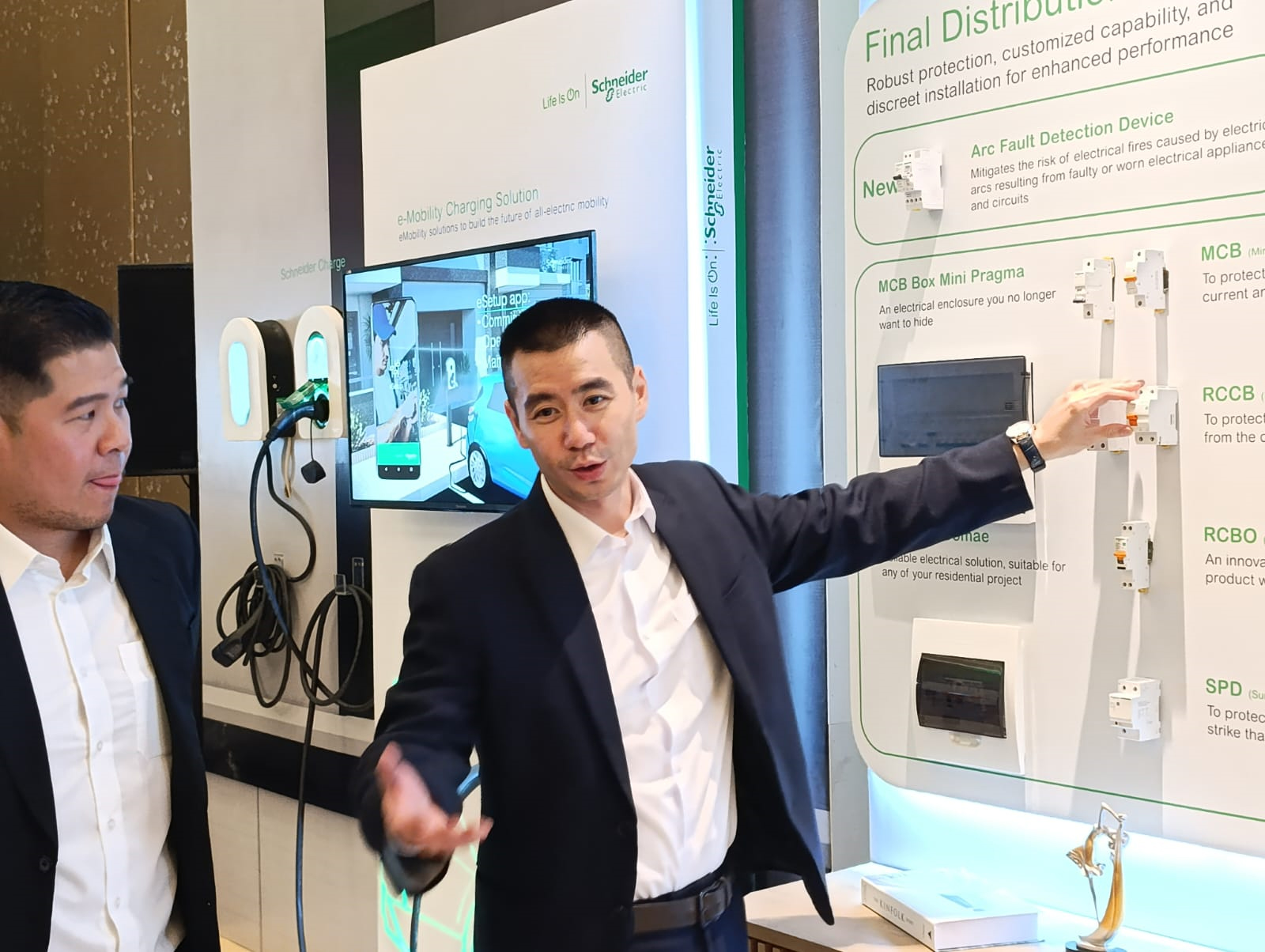 Schneider Electric perkuat upaya menuju pertumbuhan berkelanjutan dan dekarbonisasi Schneider Electric perkuat upaya menuju pertumbuhan berkelanjutan dan dekarbonisasi