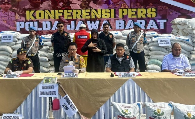Polda Jabar ungkap pabrik pembuatan pupuk palsu di Bandung Barat Polda Jabar ungkap pabrik pembuatan pupuk palsu di Bandung Barat