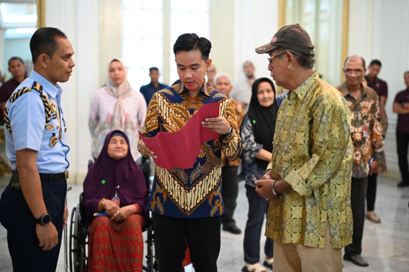Wapres serahkan bantuan kemasyarakatan dari aduan Lapor Mas Wapres Wapres serahkan bantuan kemasyarakatan dari aduan Lapor Mas Wapres