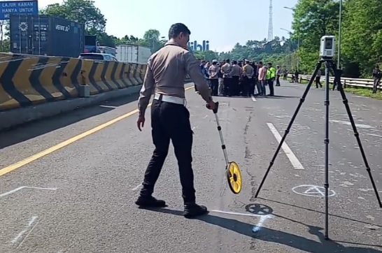 Ditlantas Polda Jabar gelar olah TKP kecelakaan beruntun di Tol Cipularang Ditlantas Polda Jabar gelar olah TKP kecelakaan beruntun di Tol Cipularang