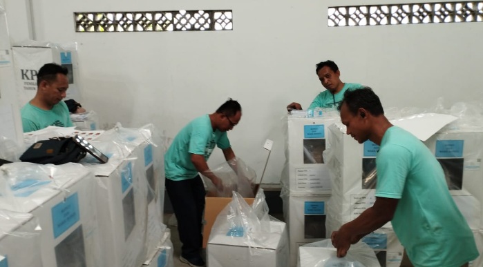 Logistik Pilkada Sukoharjo masuk tahap pengesetan dan distribusi ke PPK Logistik Pilkada Sukoharjo masuk tahap pengesetan dan distribusi ke PPK