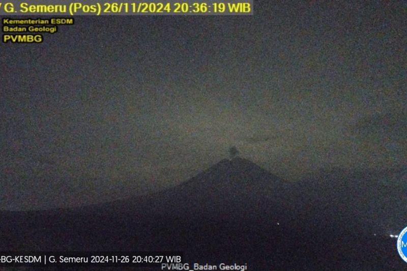 Gunung Semeru erupsi dengan letusan 600 meter pada Selasa malam Gunung Semeru erupsi dengan letusan 600 meter pada Selasa malam