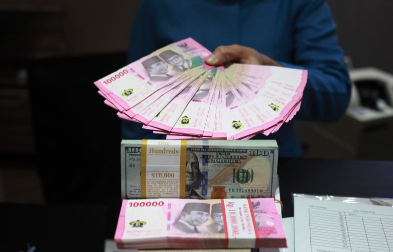 Rupiah merosot menjelang rilis data neraca perdagangan Indonesia