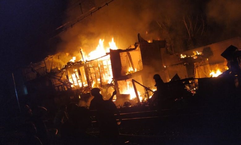Rumah padat penduduk di Tanah Abang terbakar diduga akibat arus pendek
