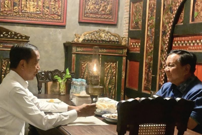 Jokowi girang terima kunjungan Prabowo di kediamannya di Solo Jokowi girang terima kunjungan Prabowo di kediamannya di Solo