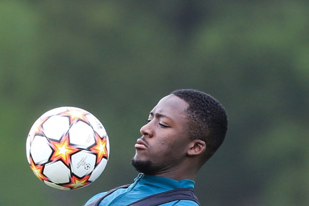 Konate benarkan dirinya akan absen lawan City karena cedera Konate benarkan dirinya akan absen lawan City karena cedera