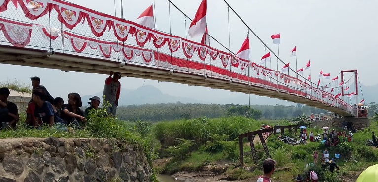 Diresmikan, Jembatan Gantung Merah Putih perkuat konektivitas dua desa di Tegal