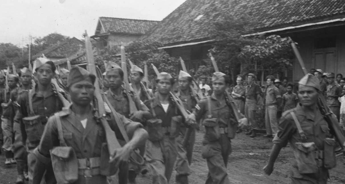 21 November 1945: Tentara Indonesia cegat sekutu di Stasiun Cikampek 21 November 1945: Tentara Indonesia cegat sekutu di Stasiun Cikampek
