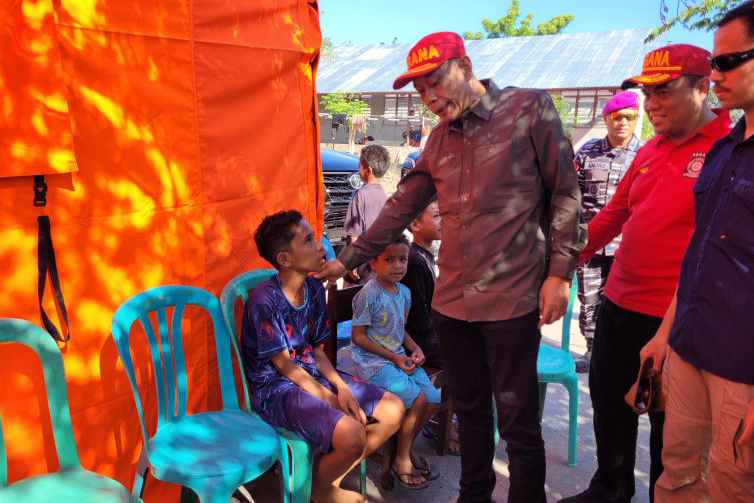 Wamensos tinjau pengungsian korban erupsi Lewotobi di Flores Timur Wamensos tinjau pengungsian korban erupsi Lewotobi di Flores Timur