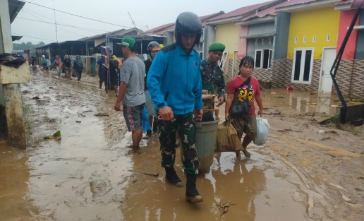 Banjir, ratusan warga Marendal Patumbak dievakuasi Banjir, ratusan warga Marendal Patumbak dievakuasi