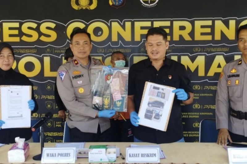 Polisi tangkap sopir antar-jemput pekerja migran ilegal ke Malaysia Polisi tangkap sopir antar-jemput pekerja migran ilegal ke Malaysia