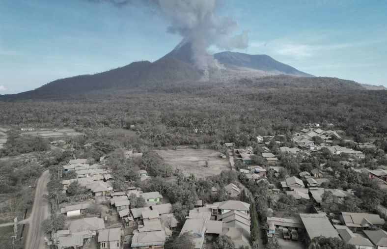 Bangkit mandiri para pengungsi erupsi Ginung Lewotobi Bangkit mandiri para pengungsi erupsi Ginung Lewotobi