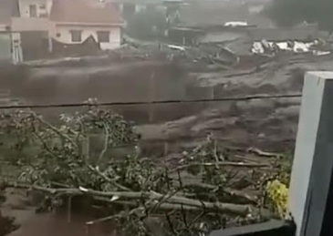 4 November 2021: Banjir bandang di Kota Batu terjang 5 titik 4 November 2021: Banjir bandang di Kota Batu terjang 5 titik