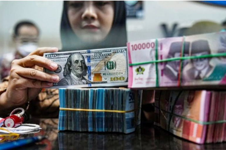 Rupiah Senin naik 14 poin menjadi Rp15.658 per dolar AS Rupiah Senin naik 14 poin menjadi Rp15.658 per dolar AS