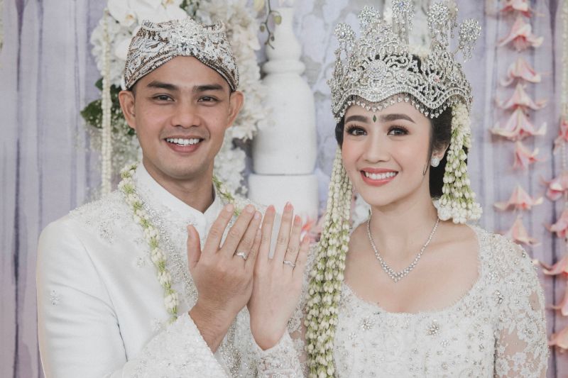 Febby Rastanti telah melangsungkan pernikahan hari ini di Jakarta Febby Rastanti telah melangsungkan pernikahan hari ini di Jakarta