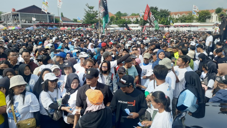 Syukuran kemenangan Prabowo-Gibran, ribuan warga Boyolali ikut jalan sehat Syukuran kemenangan Prabowo-Gibran, ribuan warga Boyolali ikut jalan sehat