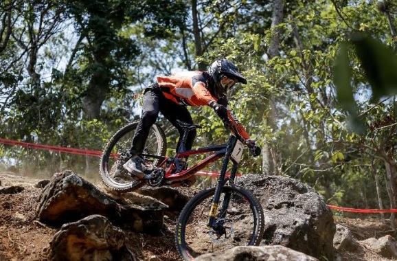 Perebutan juara umum 76 Indonesian Downhill 2024 memuncak di Klemuk Bike Park Batu Perebutan juara umum 76 Indonesian Downhill 2024 memuncak di Klemuk Bike Park Batu