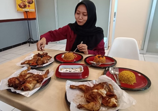 Akhir pekan, nikmati menu Timur Tengah di Emados Shawarma Akhir pekan, nikmati menu Timur Tengah di Emados Shawarma