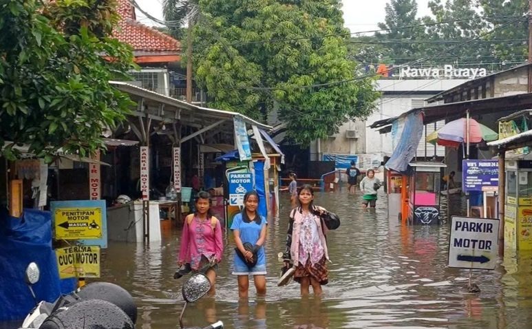 Jakbar siagakan 268 pompa untuk antisipasi banjir memasuki musim hujan Jakbar siagakan 268 pompa untuk antisipasi banjir memasuki musim hujan