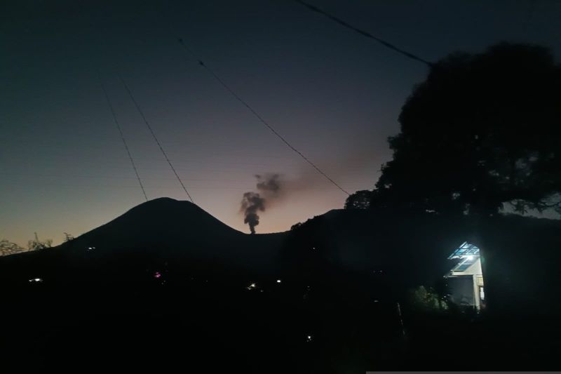 Tiga gunung api di Sulut berstatus Siaga Tiga gunung api di Sulut berstatus Siaga