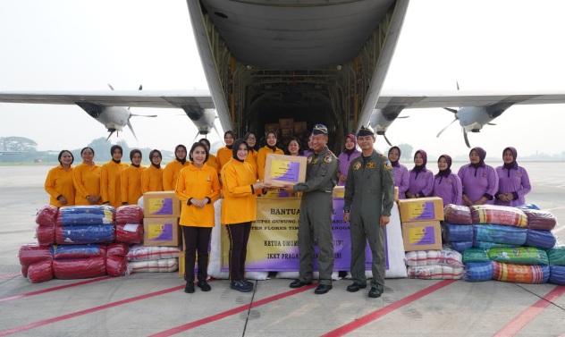 Ketum DP serahkan bansos untuk warga terdampak erupsi Gunung Lewotobi Laki-Laki Ketum DP serahkan bansos untuk warga terdampak erupsi Gunung Lewotobi Laki-LakiÂ
