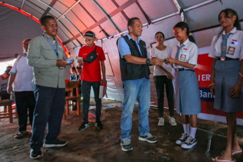 3.550 korban erupsi Lewotobi terima bantuan pulsa dan internet gratis 3.550 korban erupsi Lewotobi terima bantuan pulsa dan internet gratis