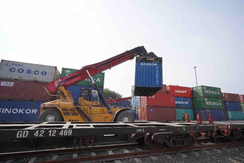 KAI Logistik: Angkutan peti kemas naik 14 persen hingga Oktober 2024 KAI Logistik: Angkutan peti kemas naik 14 persen hingga Oktober 2024