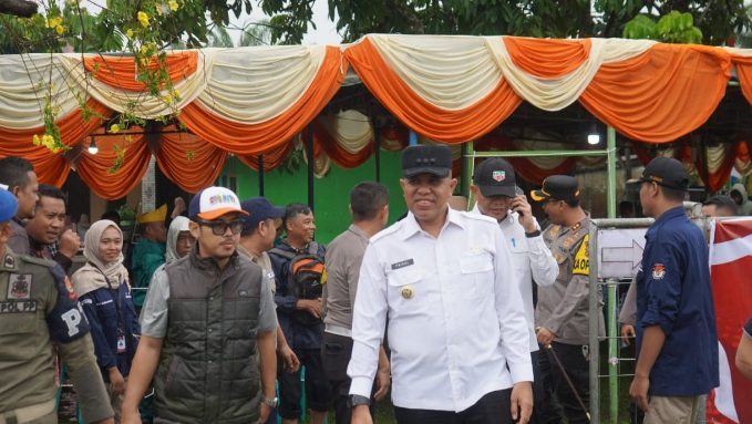 Pj Bupati Langkat pantau TPS Pilkada di tengah hujan Pj Bupati Langkat pantau TPS Pilkada di tengah hujan