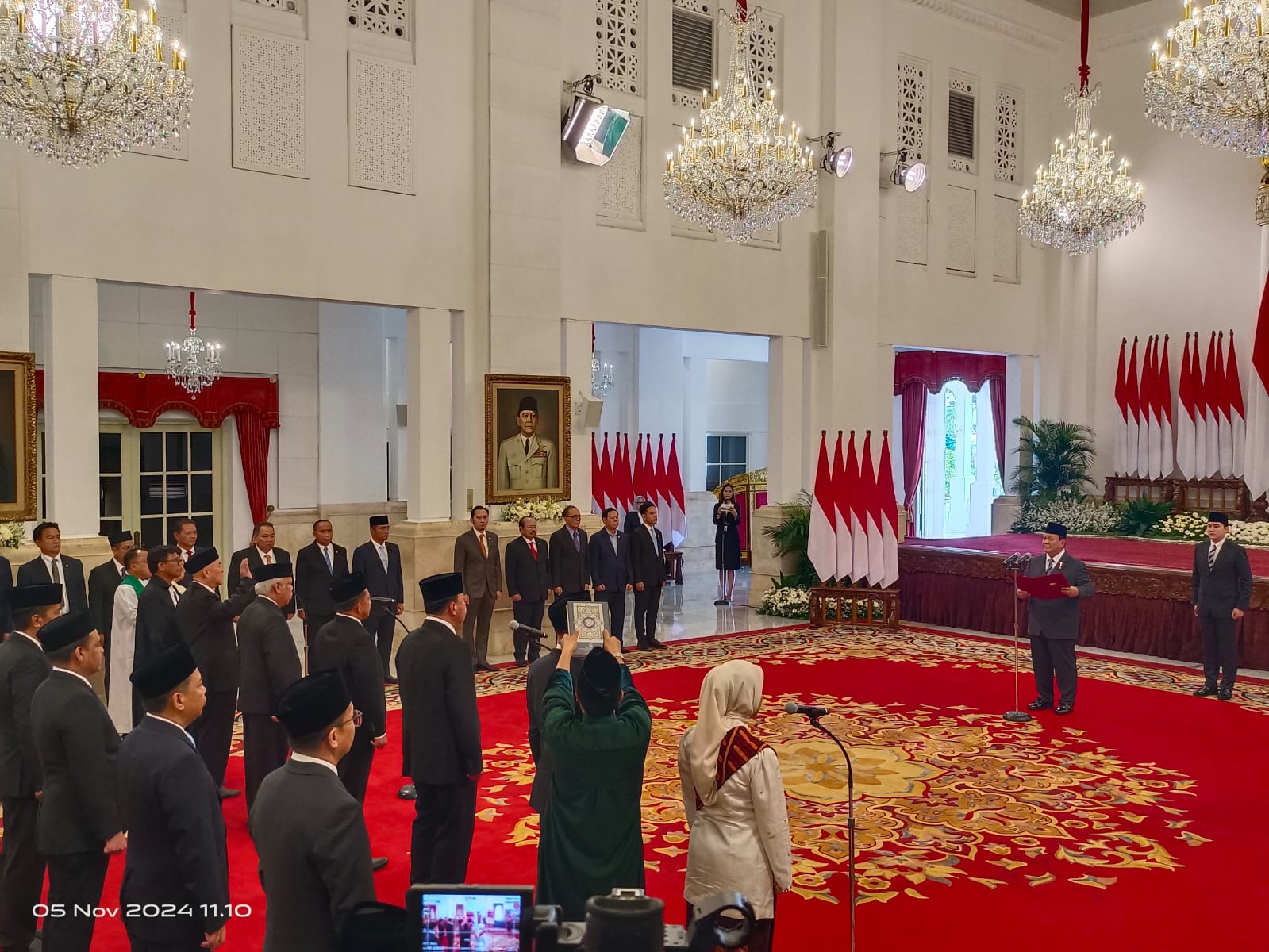 Prabowo lantik Basuki Hadimuljono sebagai Kepala Otorita IKN Prabowo lantik Basuki Hadimuljono sebagai Kepala Otorita IKN